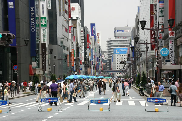 銀座の歩行者天国と銀ブラ