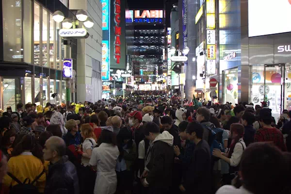 ハロウィーンで仮装オバケが渋谷に大集合