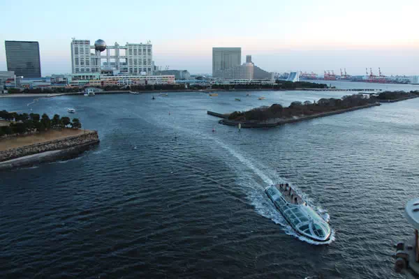 レインボーブリッジを歩いて渡る