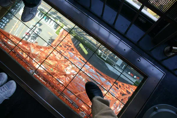 東京タワーを階段で上る
