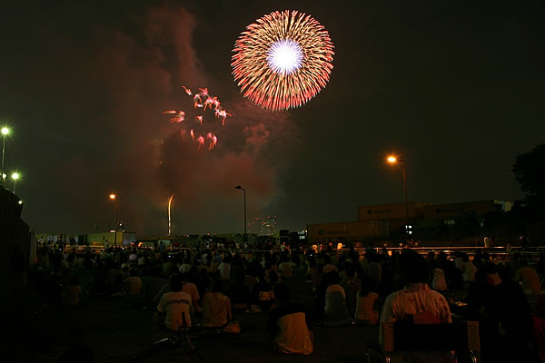 東京湾大華火祭 芝浦埠頭 レインボーブリッジ下 当面休止 東京の8月